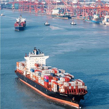 Comment le service de fret aérien concurrence-t-il les autres modes de transp...